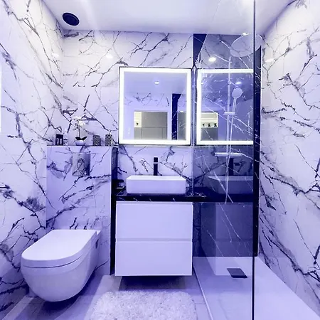 Promenade-des-anglais-front-sea *